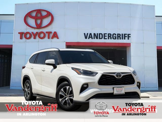 2021 Toyota Highlander XLE FWD photo