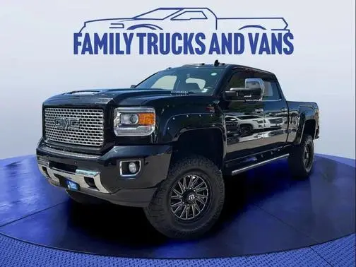 2017 GMC Sierra 2500HD Denali 4WD photo