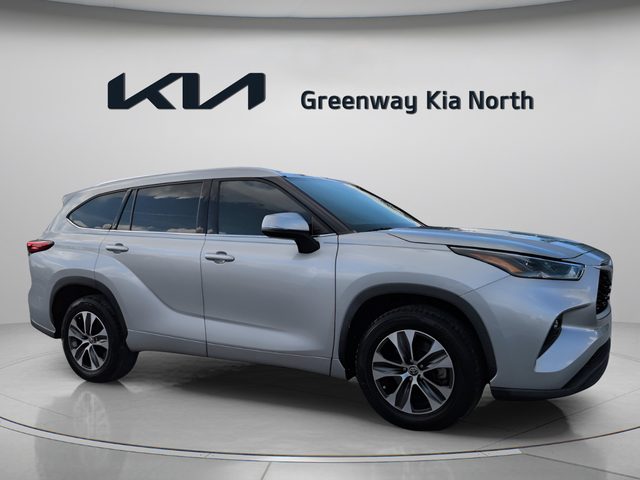2021 Toyota Highlander XLE FWD photo
