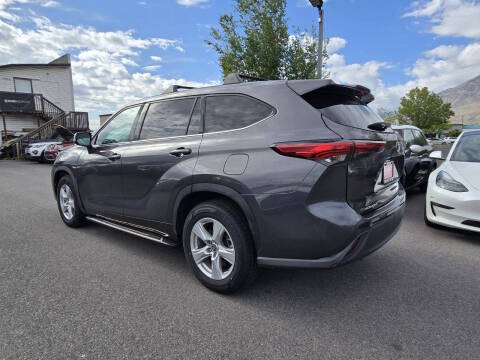2021 Toyota Highlander LE FWD photo