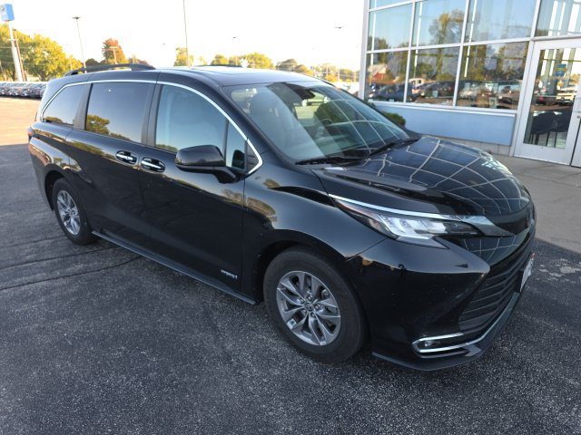 2021 Toyota Sienna XLE FWD photo