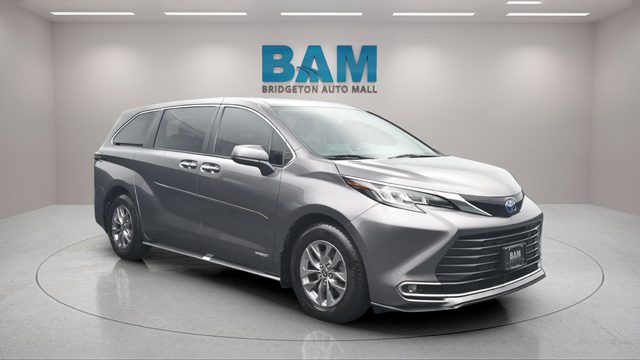 2021 Toyota Sienna XLE FWD photo