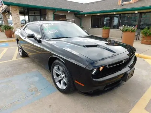 2019 Dodge Challenger SXT RWD photo