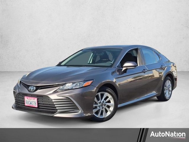 2021 Toyota Camry LE FWD photo