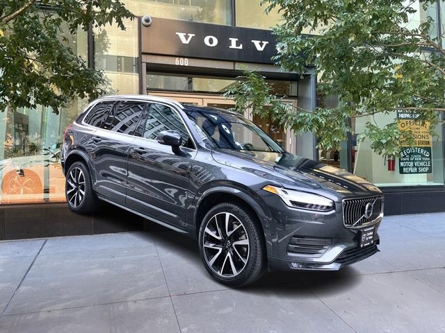 2021 Volvo XC90 Momentum AWD photo