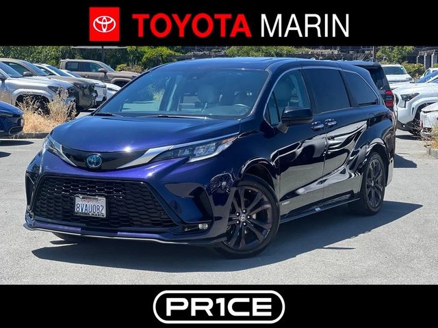 2021 Toyota Sienna XSE FWD photo