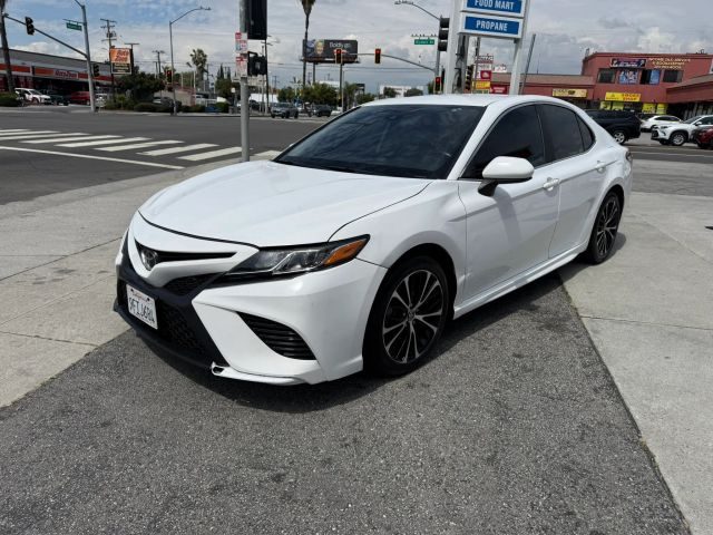 2020 Toyota Camry SE FWD photo