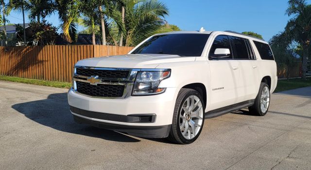 2017 Chevrolet Suburban LT RWD photo