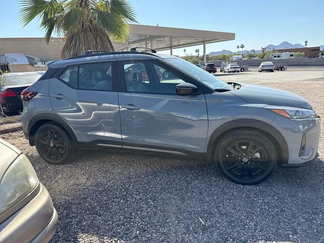 2021 Nissan Kicks SR FWD photo