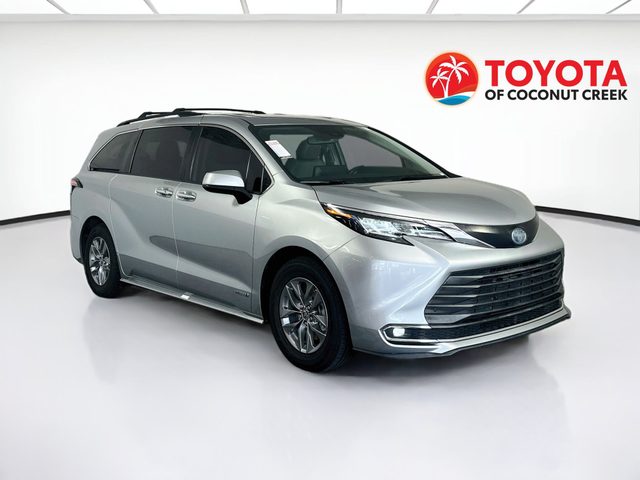 2021 Toyota Sienna XLE FWD photo