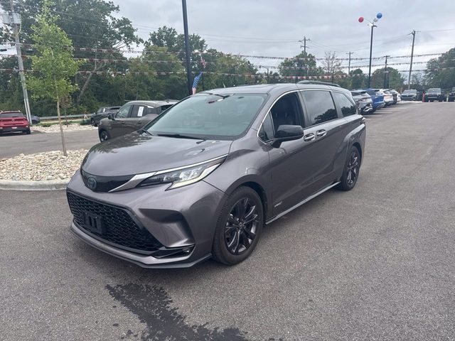 2021 Toyota Sienna XSE FWD photo