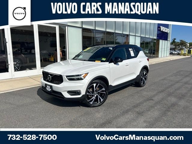 2021 Volvo XC40 R-Design AWD photo