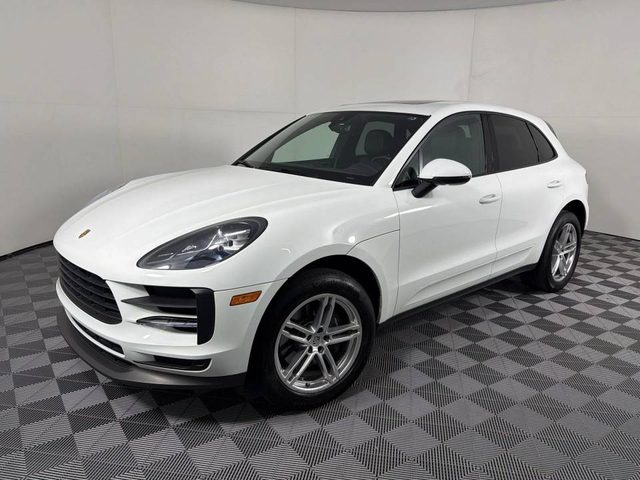 2021 Porsche Macan  AWD photo