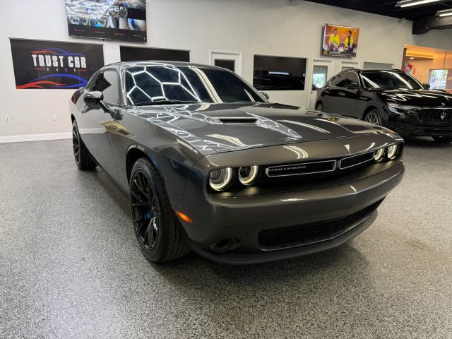 2021 Dodge Challenger SXT RWD photo