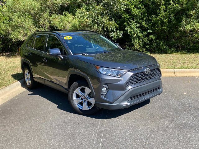 2021 Toyota RAV4 XLE FWD photo