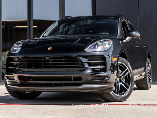 2021 Porsche Macan  AWD photo