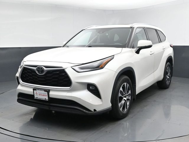 2021 Toyota Highlander XLE AWD photo