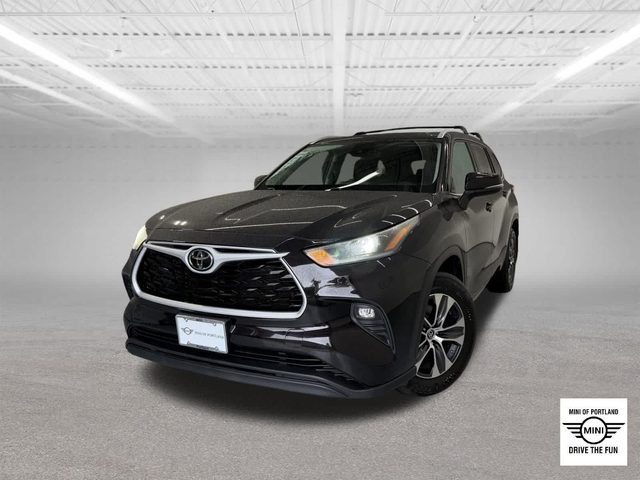 2021 Toyota Highlander XLE AWD photo