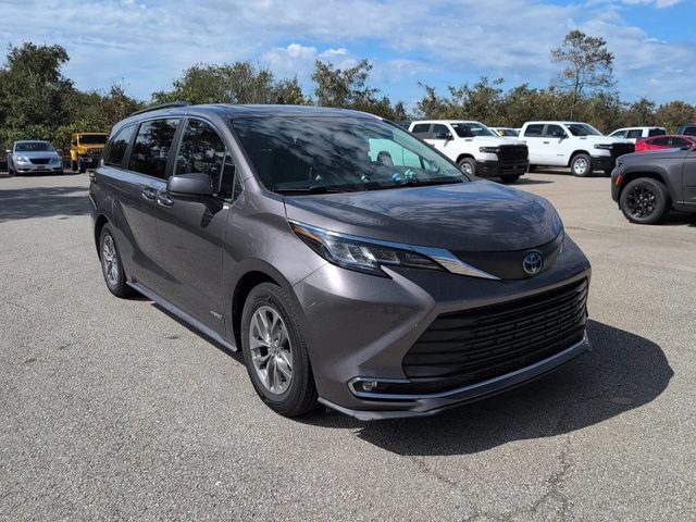 2021 Toyota Sienna XLE AWD photo