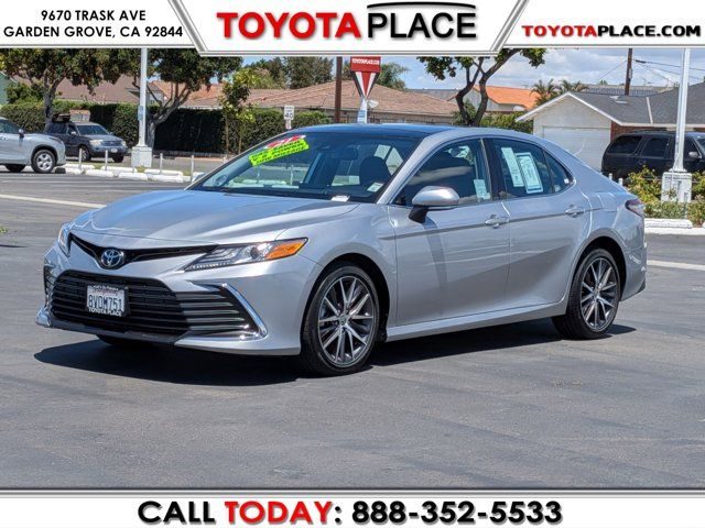 2021 Toyota Camry XLE V6 FWD photo