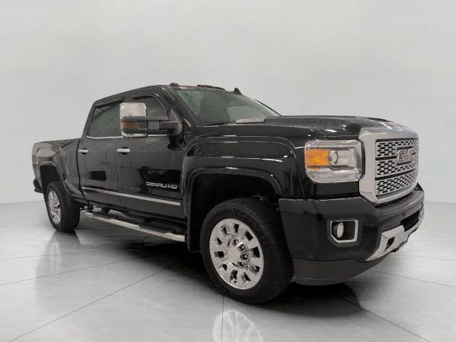 2019 GMC Sierra 2500HD Denali 4WD photo