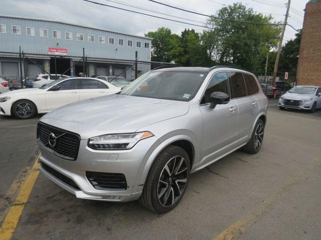 2021 Volvo XC90 Momentum AWD photo