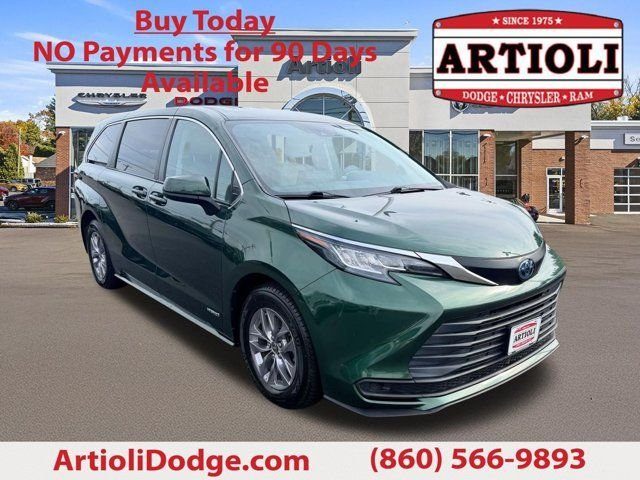 2021 Toyota Sienna LE FWD photo