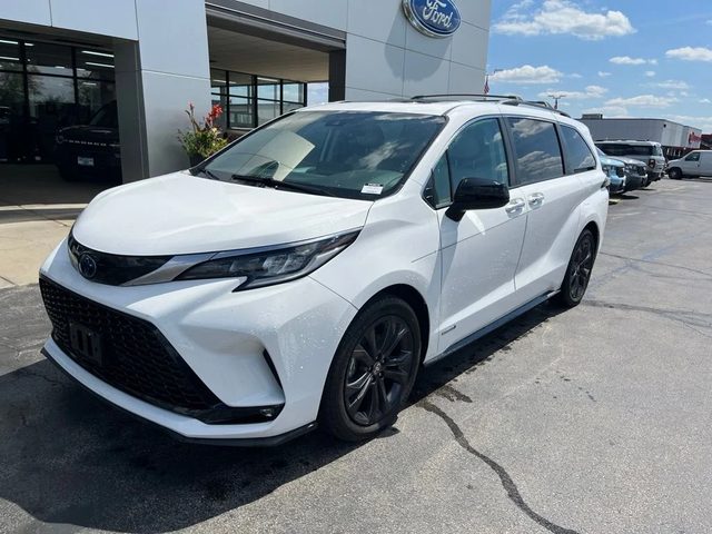 2021 Toyota Sienna XSE FWD photo
