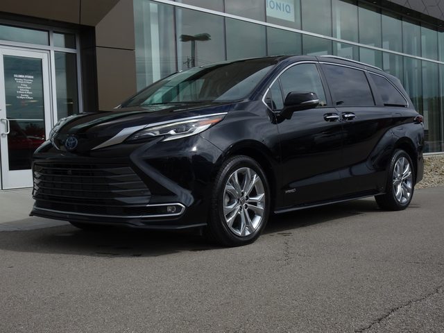 2021 Toyota Sienna Platinum FWD photo