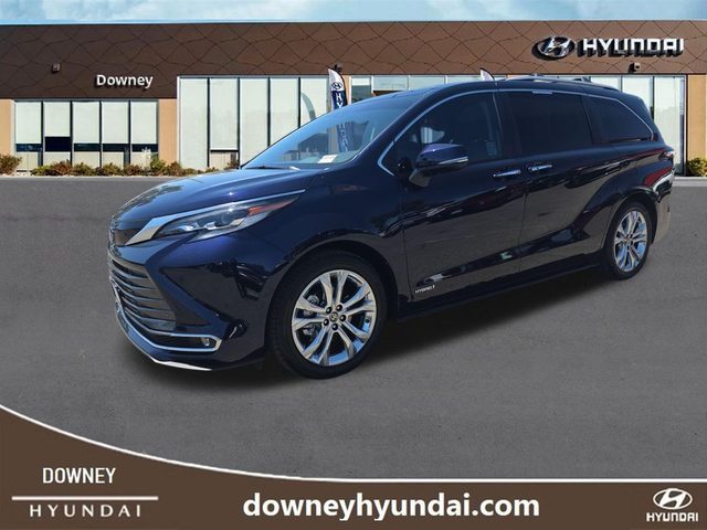 2021 Toyota Sienna Platinum FWD photo