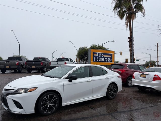2020 Toyota Camry SE FWD photo