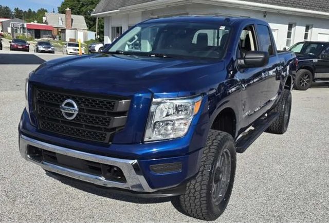 2021 Nissan Titan SV 4WD photo