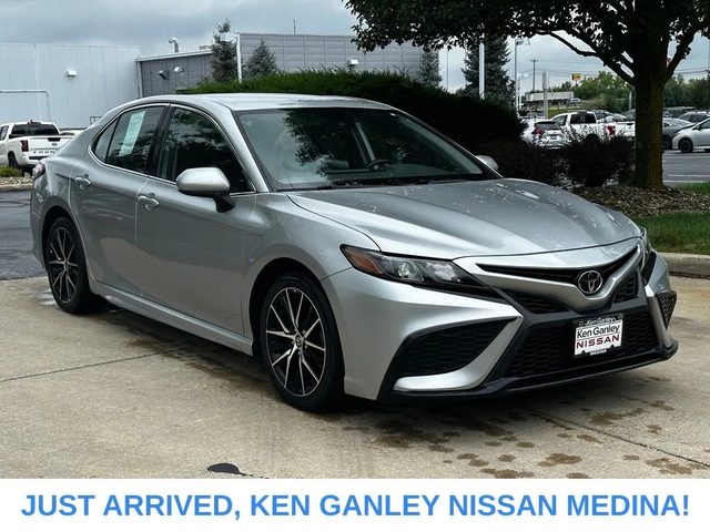 2021 Toyota Camry SE AWD photo