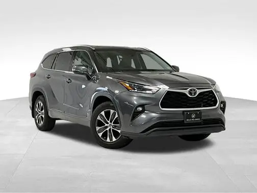 2021 Toyota Highlander XLE AWD photo