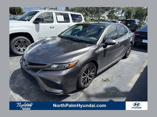 2021 Toyota Camry Hybrid SE FWD photo