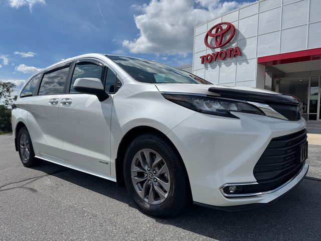 2021 Toyota Sienna XLE AWD photo