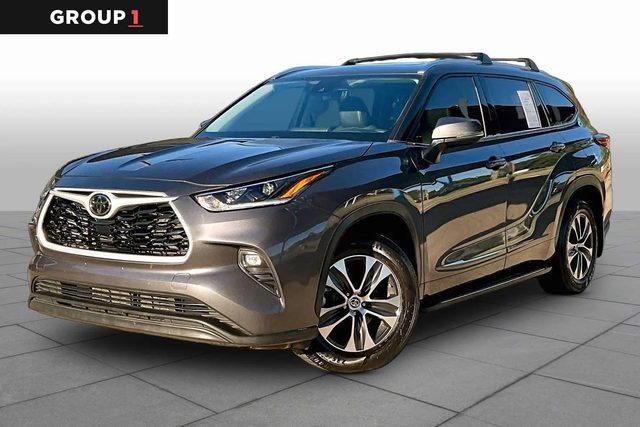 2021 Toyota Highlander XLE AWD photo