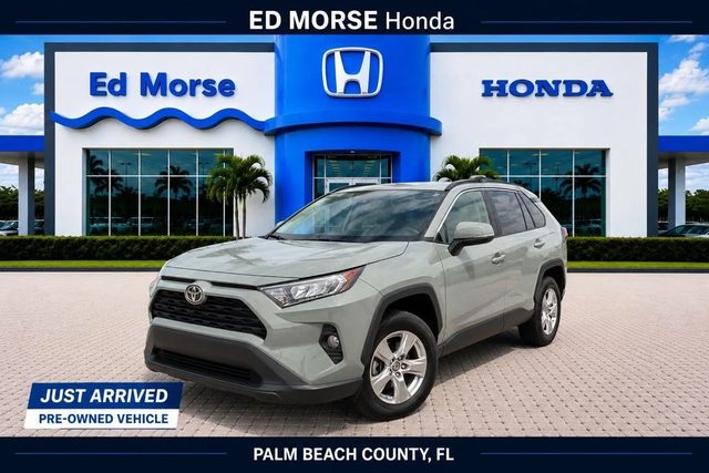 2021 Toyota RAV4 XLE FWD photo