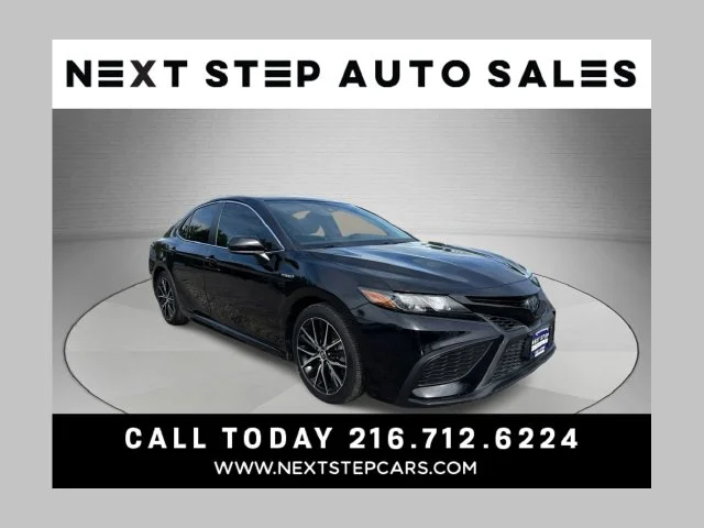 2021 Toyota Camry Hybrid SE FWD photo