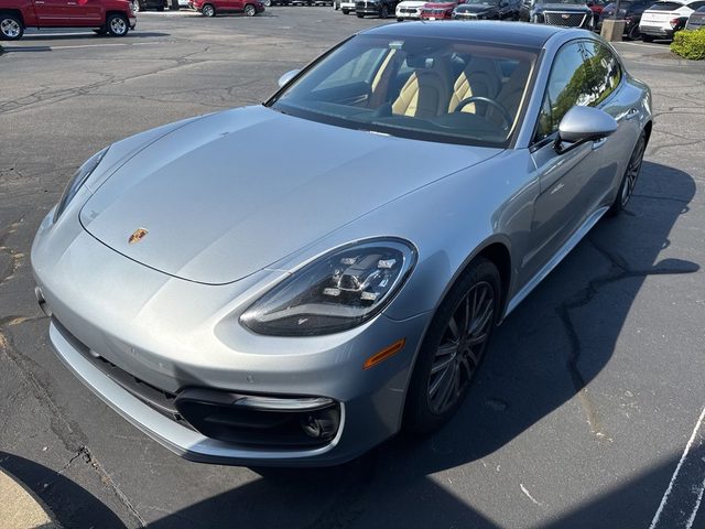2021 Porsche Panamera  RWD photo
