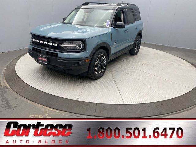 2021 Ford Bronco Sport Outer Banks 4WD photo