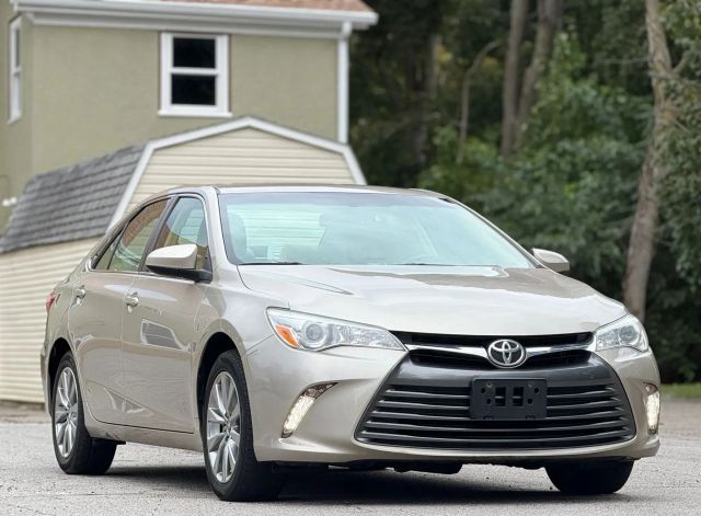 2015 Toyota Camry XLE FWD photo