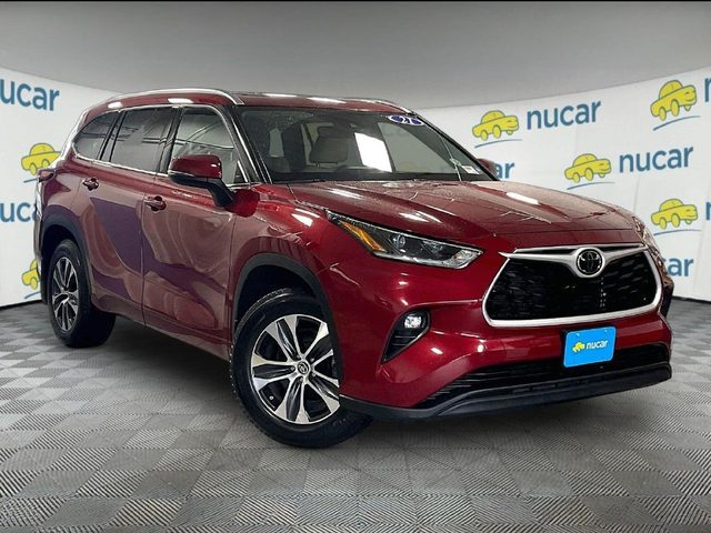 2021 Toyota Highlander XLE AWD photo