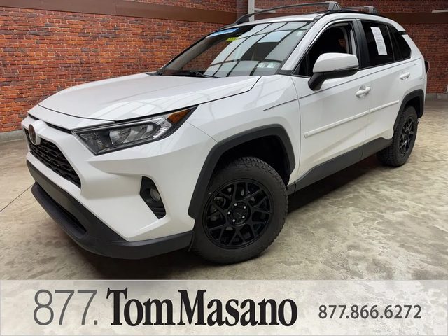 2021 Toyota RAV4 XLE FWD photo