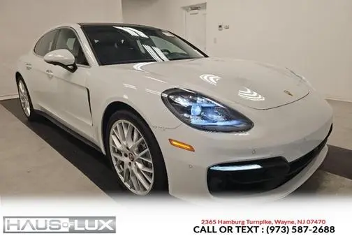 2021 Porsche Panamera RWD photo