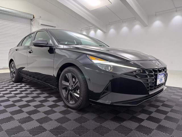 2021 Hyundai Elantra SEL FWD photo