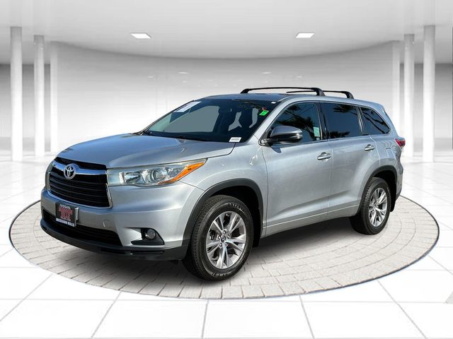 2016 Toyota Highlander LE Plus FWD photo