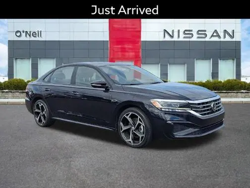 2021 Volkswagen Passat 2.0T R-Line FWD photo