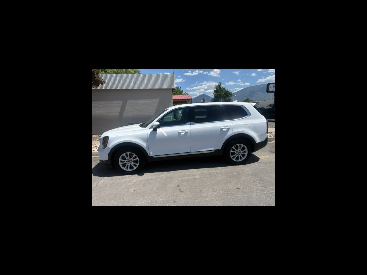 2021 Kia Telluride LX AWD photo