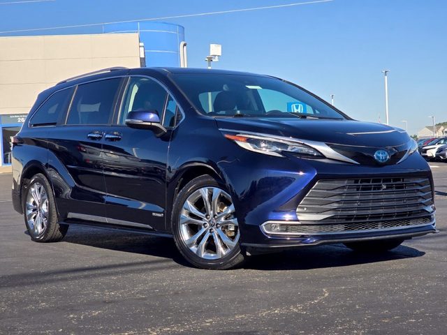2021 Toyota Sienna Platinum FWD photo